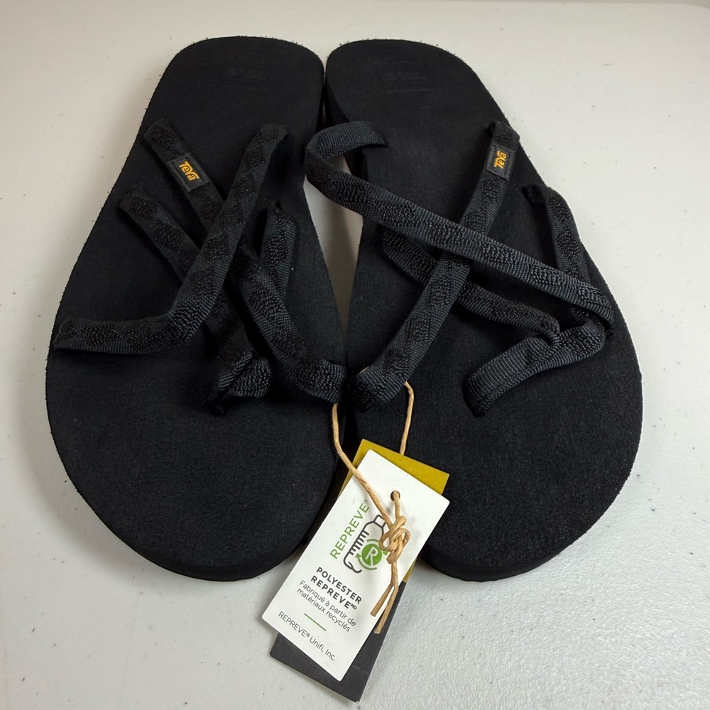 NWT Teva Women's Olowahu flip-flops size 11